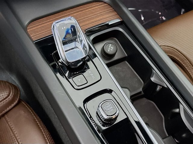 2023 Volvo XC60 Ultimate Bright Theme