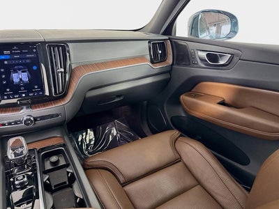 2023 Volvo XC60 Ultimate Bright Theme