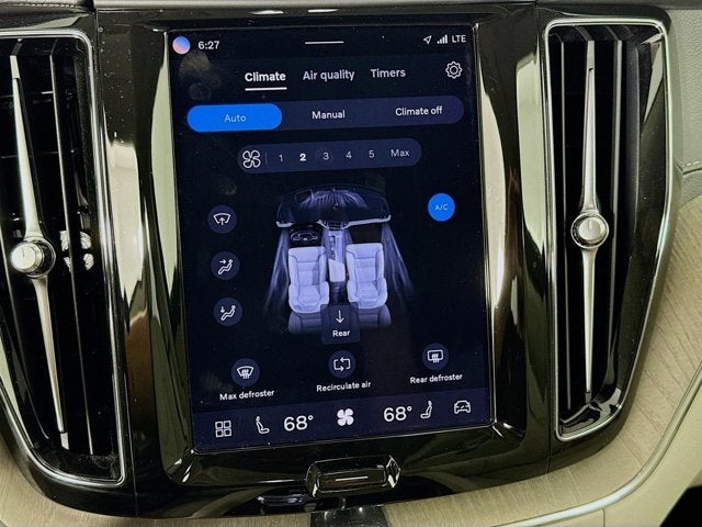 2023 Volvo XC60 Ultimate Bright Theme