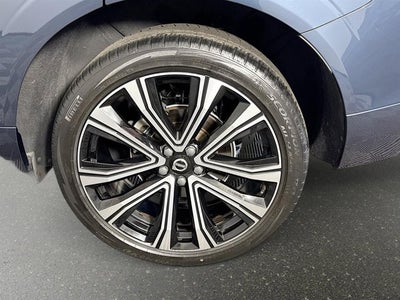 2023 Volvo XC60 Ultimate Bright Theme