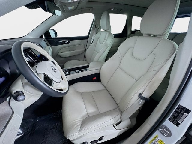 2023 Volvo XC60 Plus Dark Theme