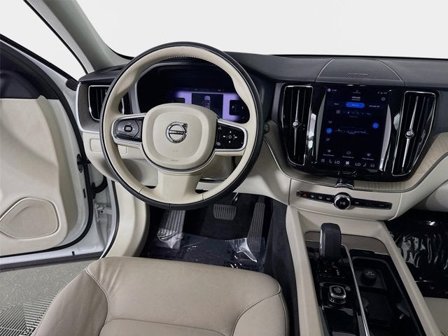2023 Volvo XC60 Plus Dark Theme