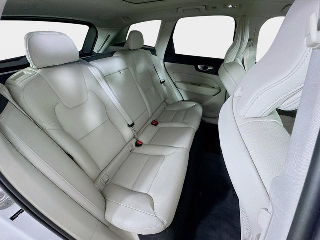 2023 Volvo XC60 Plus Dark Theme