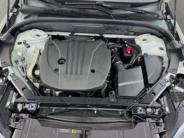 2023 Volvo XC60 Plus Dark Theme