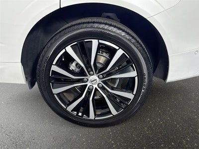 2023 Volvo XC60 Plus Dark Theme