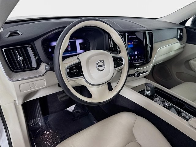 2023 Volvo XC60 Plus Dark Theme