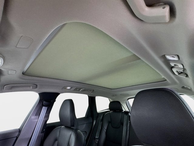 2023 Volvo XC60 Plus Dark Theme