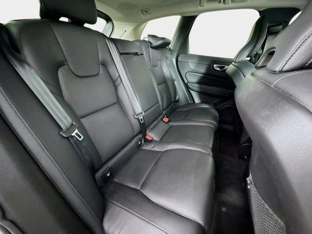 2023 Volvo XC60 Plus Dark Theme