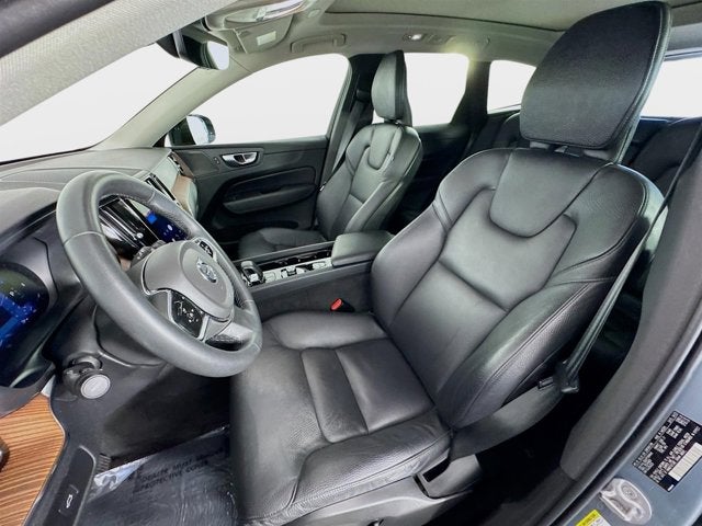 2023 Volvo XC60 Plus Dark Theme
