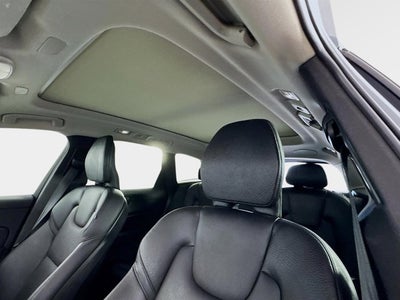 2023 Volvo XC60 Plus Dark Theme