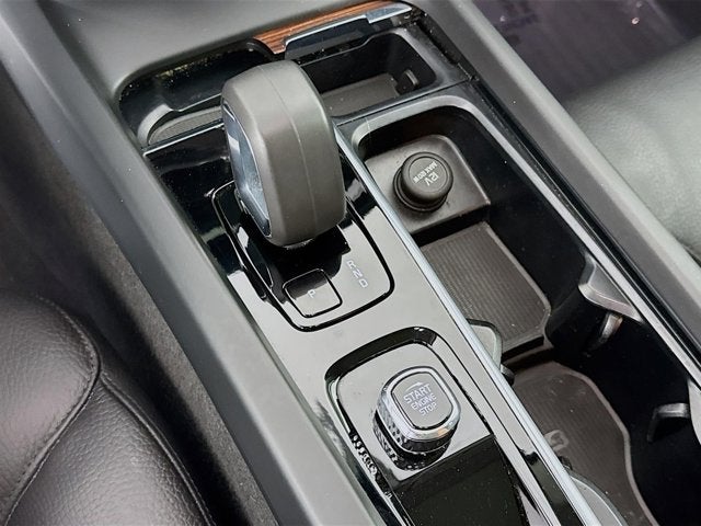 2023 Volvo XC60 Plus Dark Theme