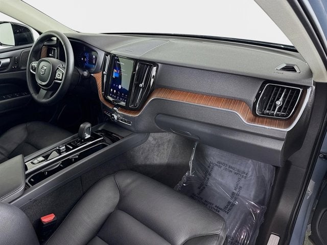 2023 Volvo XC60 Plus Dark Theme