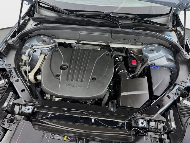 2023 Volvo XC60 Plus Dark Theme