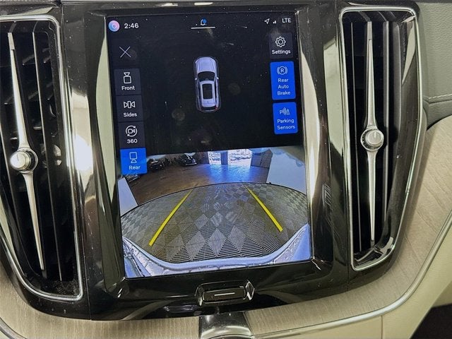 2023 Volvo XC60 Ultimate Bright Theme