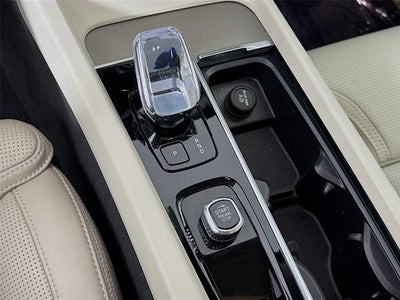 2023 Volvo XC60 Ultimate Bright Theme