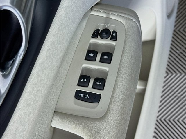 2023 Volvo XC60 Ultimate Bright Theme