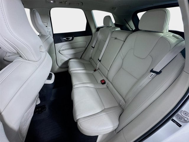 2023 Volvo XC60 Ultimate Bright Theme