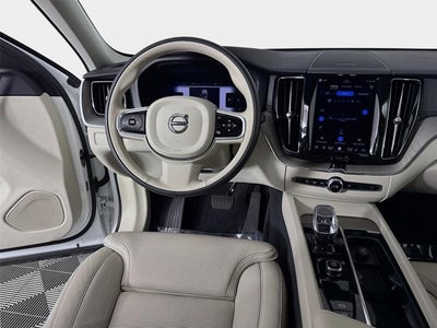2023 Volvo XC60 Ultimate Bright Theme