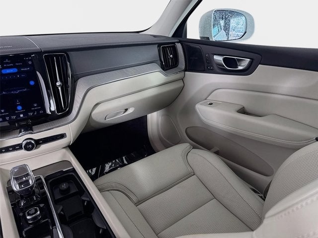 2023 Volvo XC60 Ultimate Bright Theme