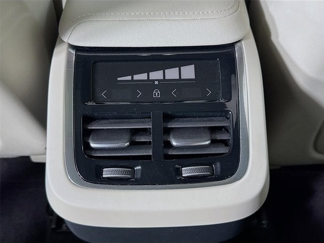 2023 Volvo XC60 Ultimate Bright Theme