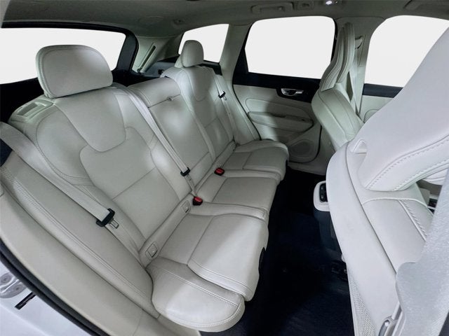 2023 Volvo XC60 Ultimate Bright Theme