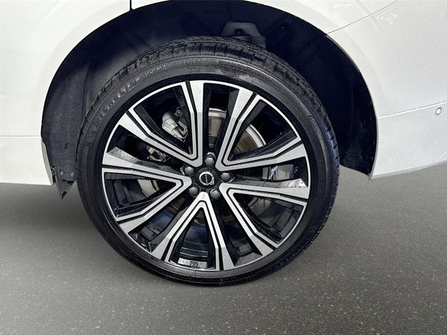 2023 Volvo XC60 Ultimate Bright Theme