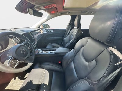 2023 Volvo XC60 Ultimate Bright Theme