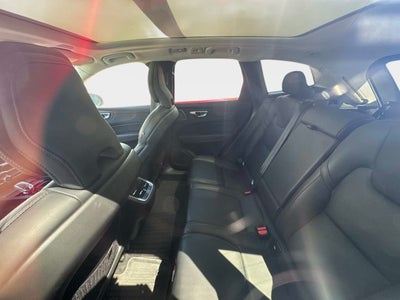 2023 Volvo XC60 Ultimate Bright Theme