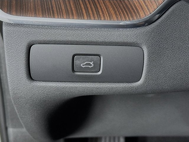 2023 Volvo XC60 Ultimate Bright Theme