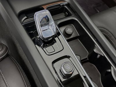 2023 Volvo XC60 Ultimate Bright Theme