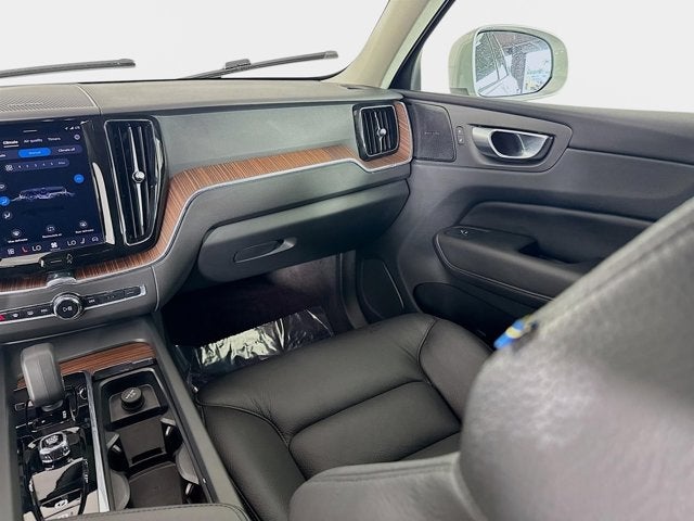2023 Volvo XC60 Plus Bright Theme