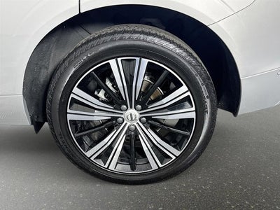 2023 Volvo XC60 Plus Bright Theme