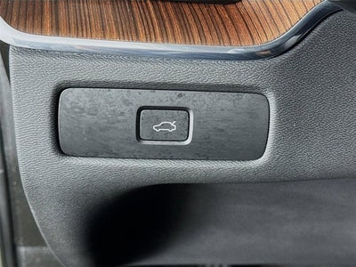 2023 Volvo XC60 Plus Bright Theme