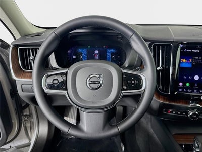 2023 Volvo XC60 Plus Bright Theme