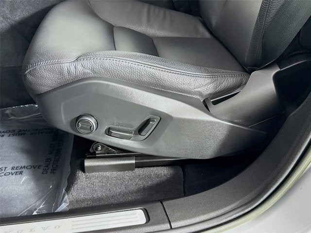 2023 Volvo XC60 Plus Bright Theme