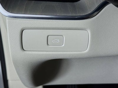 2023 Volvo XC60 Plus Bright Theme