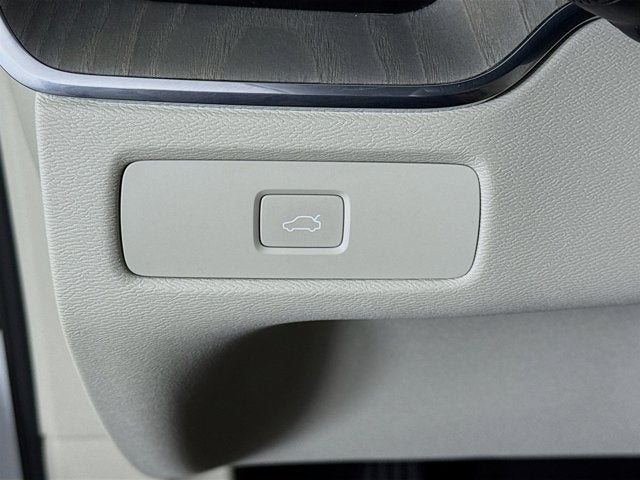 2023 Volvo XC60 Plus Bright Theme