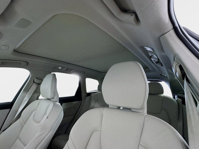 2023 Volvo XC60 Plus Bright Theme