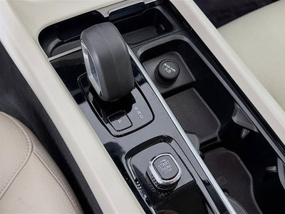 2023 Volvo XC60 Plus Bright Theme