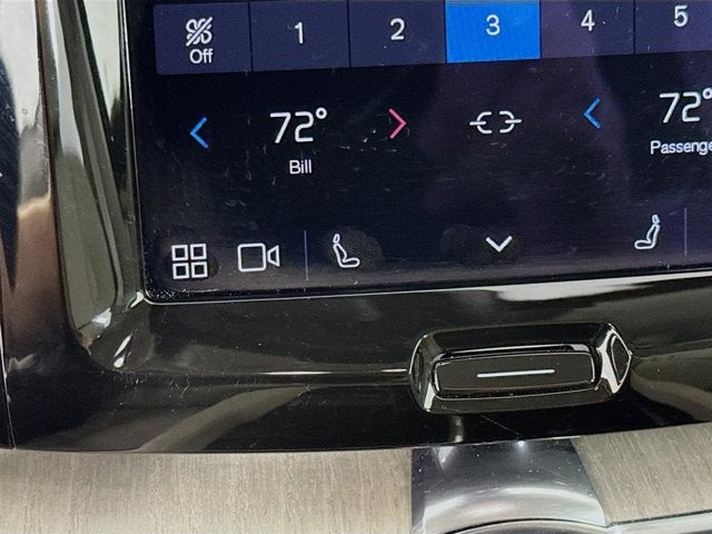 2023 Volvo XC60 Plus Bright Theme