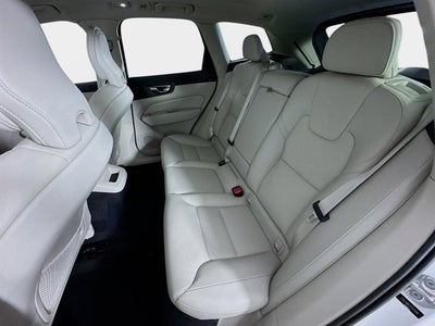 2023 Volvo XC60 Plus Bright Theme