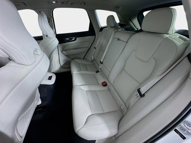 2023 Volvo XC60 Plus Bright Theme