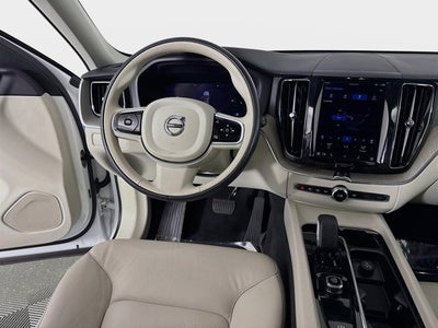 2023 Volvo XC60 Plus Bright Theme