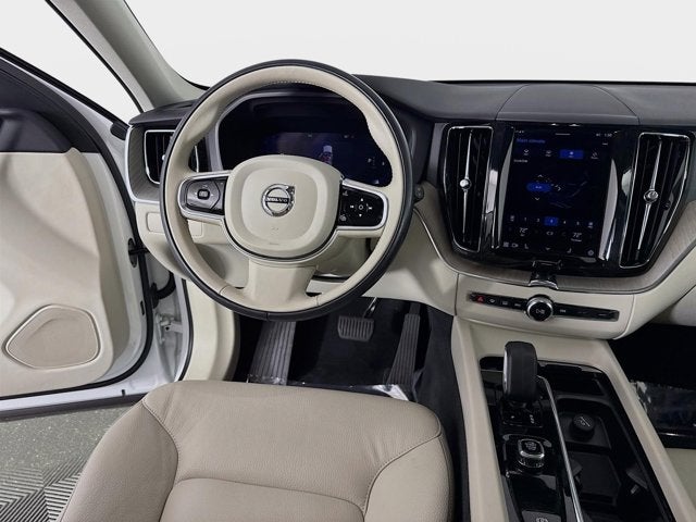 2023 Volvo XC60 Plus Bright Theme