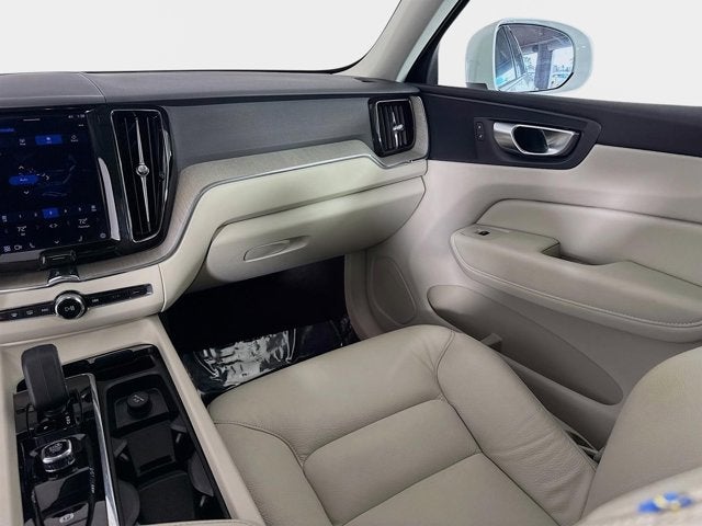 2023 Volvo XC60 Plus Bright Theme