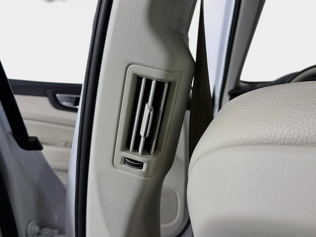 2023 Volvo XC60 Plus Bright Theme