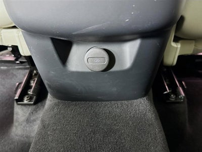 2023 Volvo XC60 Plus Bright Theme