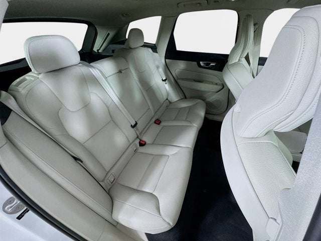 2023 Volvo XC60 Plus Bright Theme