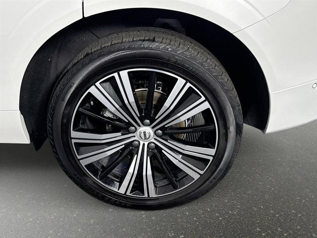 2023 Volvo XC60 Plus Bright Theme
