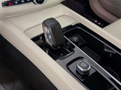 2024 Volvo XC60 Core Dark Theme